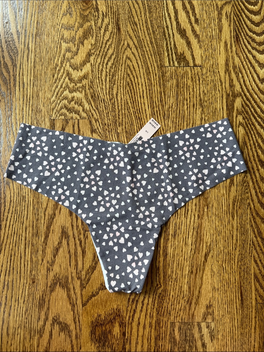 Victoria's Secret Seamless No-Show Thong Panty. NWT. Size Large.